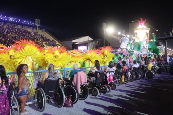 Prefeitura vai distribuir 300 ingressos por dia de desfile para pessoas com deficiência