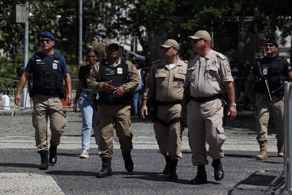 Guardas apreenderam quase mil objetos irregulares durantes fiscalização na orla carioca