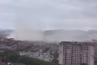 Incêndio espalhou fumaça na região durante a tarde deste sábado (24)