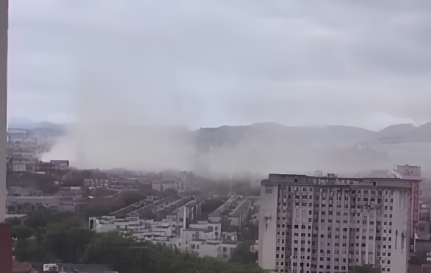 Incêndio espalhou fumaça na região durante a tarde deste sábado (24)