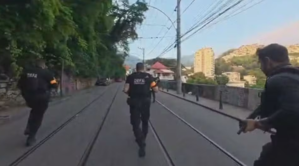 Operação Torniquete: polícia investiga roubo de carros e troca tiros com suspeitos em Santa Teresa