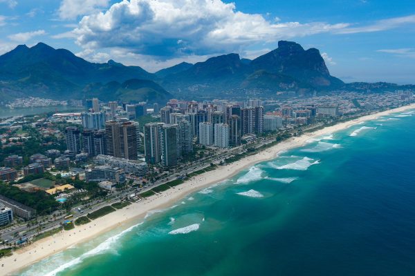 Liminar da Justiça Federal manda retirar estruturas irregulares da areia da Barra 55 Liminar da Justiça Federal manda retirar estruturas irregulares da areia da Barra