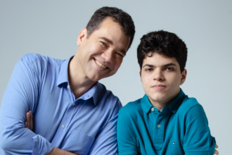 Paulo Messina tem dois filhos no espectro autista e produz conteúdo para famílias atípicas