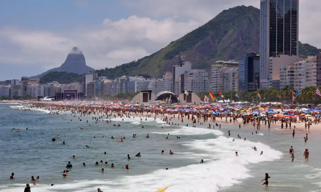 Número de resgates no mar do Rio durante réveillon ultrapassa 1,1 mil; Ipanema e Copacabana foram praias com mais salvamentos