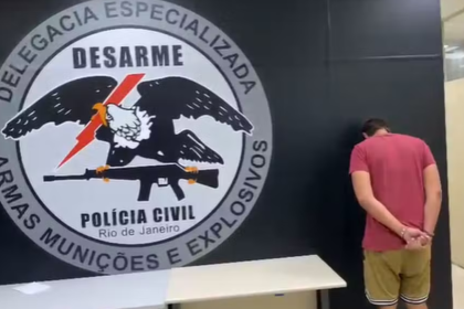 Suspeito foi preso no Recreio na manhã desta segunda (19), alvo de um mandado da Justiça do Paraná