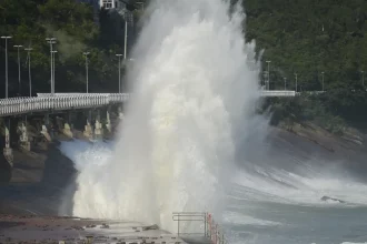 Fim de semana tem alerta de ressaca da Marinha para ondas de até três metros no litoral carioca