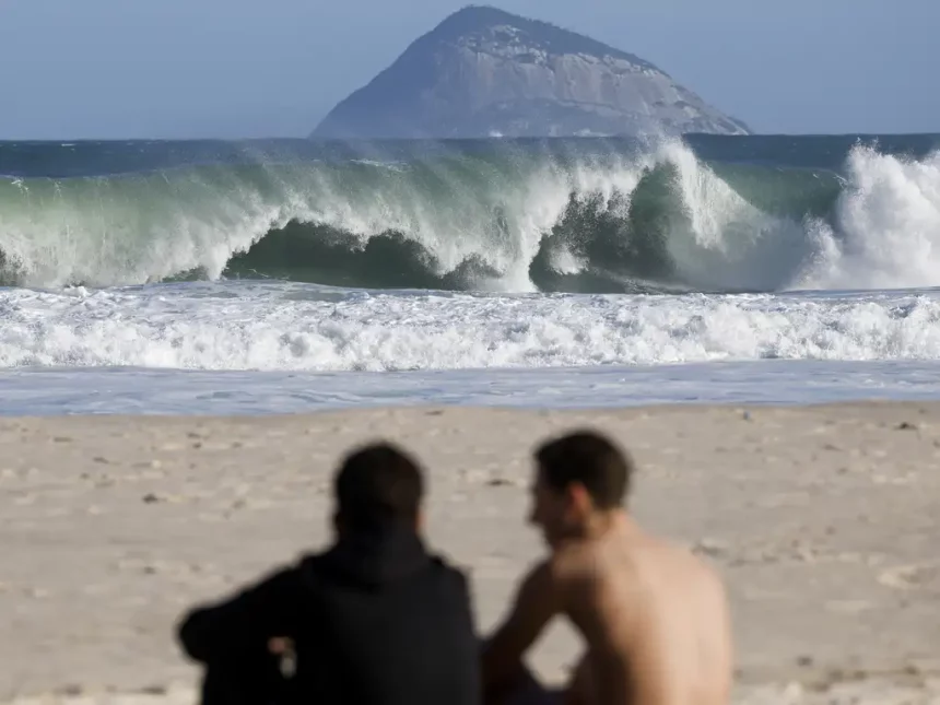 Alerta de ressaca é válido entre as 15h desta segunda (19) e 21h de terça (20)