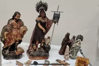 A Polícia Federal devolveu, na última quarta-feira (7), cinco peças sacras e bens arqueológicos à Arquidiocese do Rio de Janeiro. A cerimônia de restituição ocorreu na Igreja de Nossa Senhora do Carmo da Antiga Sé, no Centro da cidade, com a participação do Instituto do Patrimônio Histórico e Artístico Nacional (Iphan).