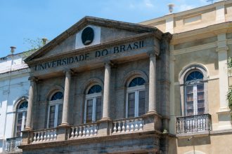 Decisões do Supremo definem parâmetros sobre cotas, gratuidade do ensino, liberdade acadêmica e financiamento das universidades públicas.