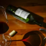 Lei da "rolha" também proíbe consumação mínima para permitir que clientes bebem seu próprio vinho