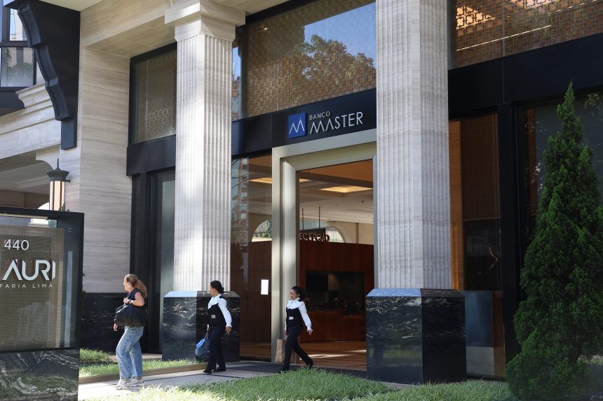 Fachada do Banco Master