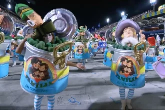 Ala "Neoconservadores em conserva", do desfile da Acadêmicos de Niterói que homenageou Lula