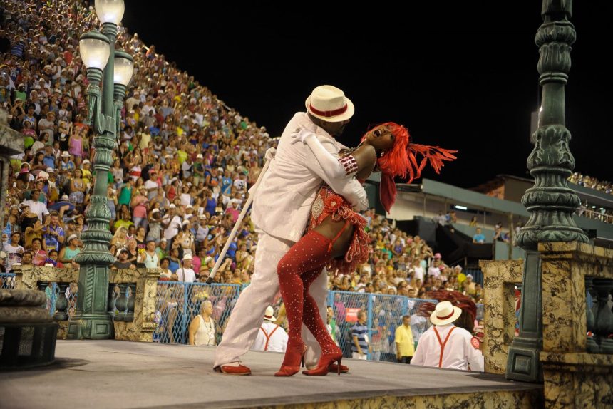 Cena carioca no desfile do Salgueiro: nem melhor, apenas uma escola diferente.