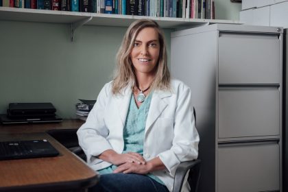 Professora Tatiana Lobo Sampaio, da UFRJ, foi homenageada pela Alerj pelo desenvolvimento de um tratamento experimental para lesões na medula espinhal