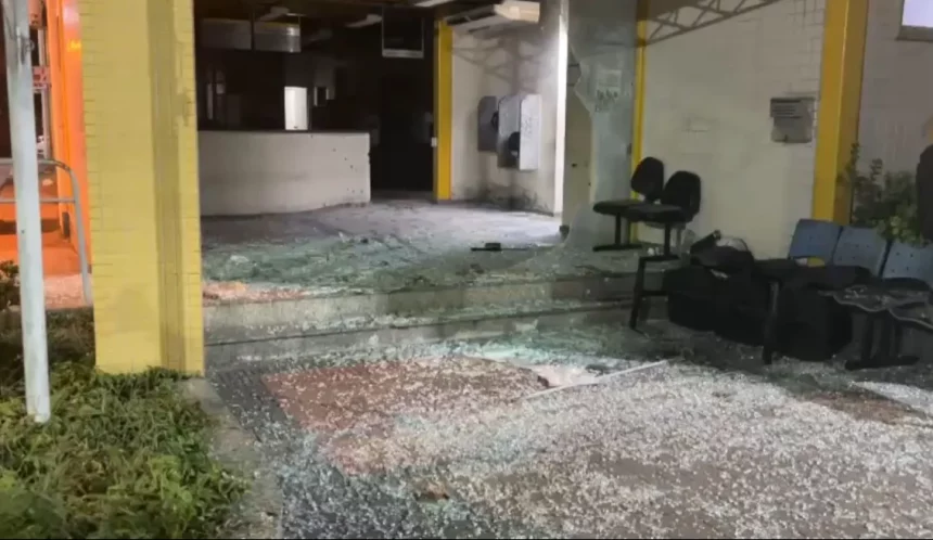 Fachada da 60ª DP (Campos Elíseos), em Duque de Caxias, após ataque armado de criminosos