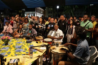 O Rio voltou a ter a rua como programa, uma tendência antiga da cidade. Foto: Paula Johas