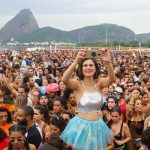 Foliões no Rio festejando o carnaval