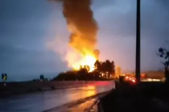 Explosão após carreta de combustível explodir na Serra de Petrópolis