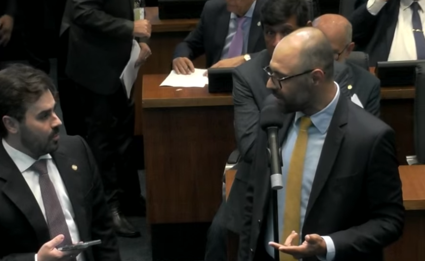 Knoploch bate boca com Cozzolino na Alerj e diz que ele está 'encachaçado' por Paes