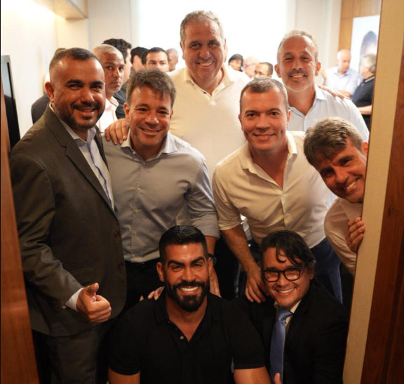 Aliados de Paes que foram à sede do MDB: Carlo Caiado, Claudio Caiado, Zico, Junior da Lucinha, Marcelo Diniz, Rafael Aloisio Freitas, Felipe Boró e Luiz Ramos Filho