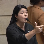 Vereadores do PL vão à Justiça Eleitoral para tentar barrar candidatura de Paes por aparecer com Lula na Sapucaí