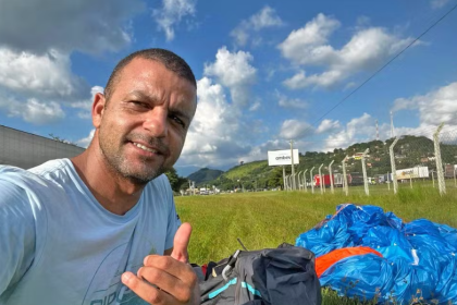 Acidente de asa delta causa a morte de instrutor e turista na Praia de São Conrado; veja o vídeo