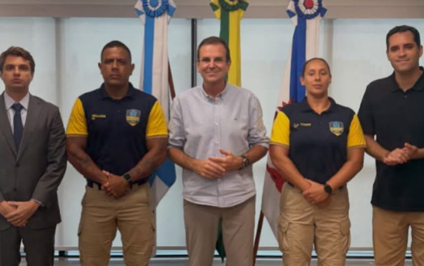 Brenno Carneval, William França, Eduardo Paes, Aimée De La Torre e Eduardo Cavaliere juntos durante anúncio da nova secretaria