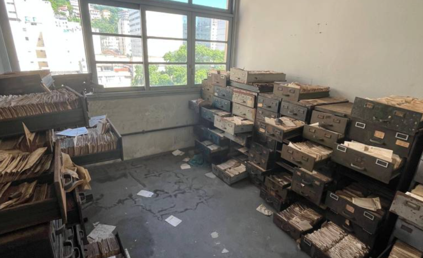 Parte do acervo encontrado no prédio do antigo do IML, na Lapa