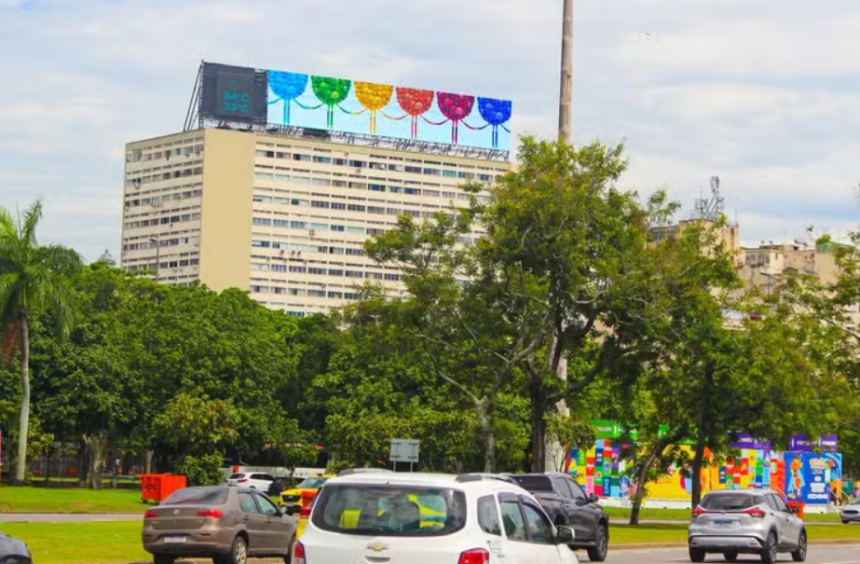 Painel da iniciativa "Museu a céu aberto", no Aterro do Flamengo
