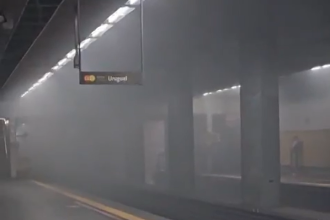 Fumaça de incêndio próximo à Estação Praça Onze do metrô
