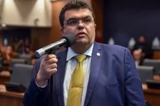Chico Machado no plenário da Alerj