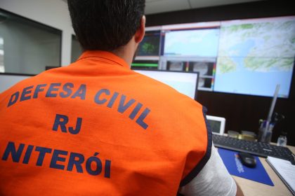 Defesa Civil de Niterói abre seleção para 20 vagas temporárias com salários de R$ 5 mil