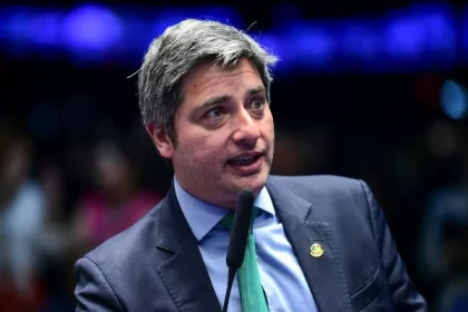 O senador Carlos Portinho
