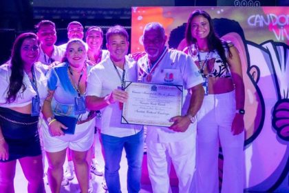 Instituto Cultural Candonga recebe Medalha Pedro Ernesto na Sapucaí