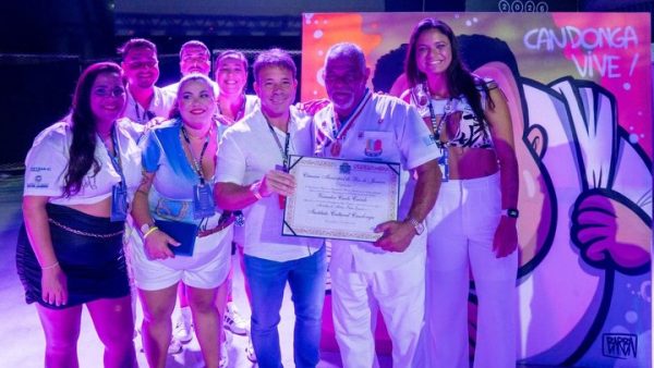 Instituto Cultural Candonga recebe Medalha Pedro Ernesto na Sapucaí