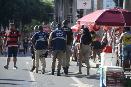 Mais de 2 mil garrafas de vidro são apreendidas no carnaval de rua do Rio