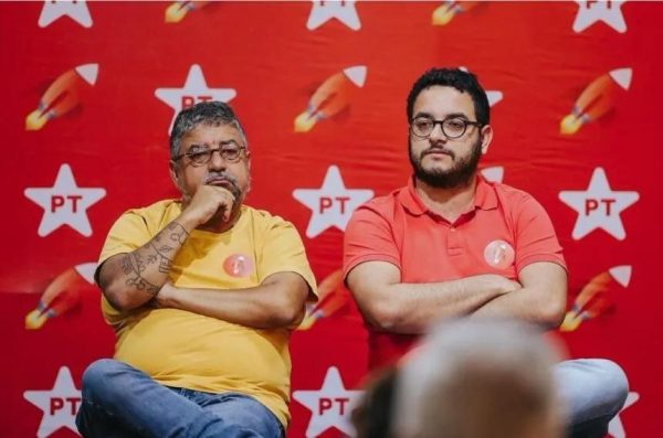 O prefeito Washington Quaquá (PT), ao lado do filho, o presidente estadual do PT, Diego Quaquá