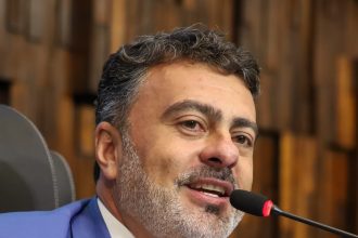 Deputado Vitor Junior entrega a liderança do PDT na Alerj