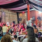 Comemoração na sede do Cordão do Bola Preta, num edifício histórico no Centro do Rio de Janeiro