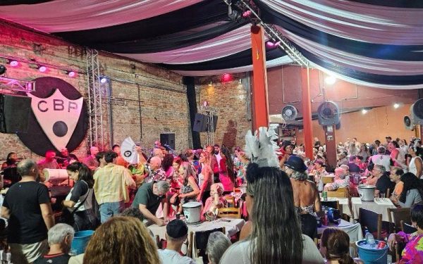 Comemoração na sede do Cordão do Bola Preta, num edifício histórico no Centro do Rio de Janeiro