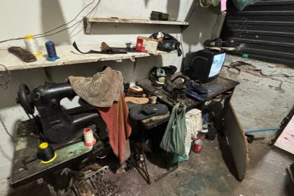 Agentes da prefeitura encontraram idoso em imóvel com quatro metros quadrados