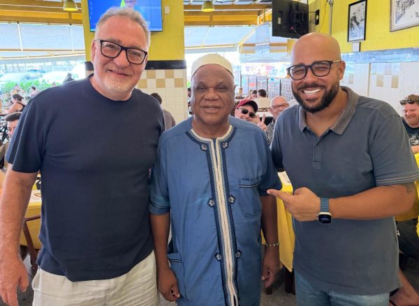 Anúncio no Amarelinho da Cinelândia, com a presença do presidente estadual Roberto Rocco e do vereador Márcio Santos - Foto: Divulgação