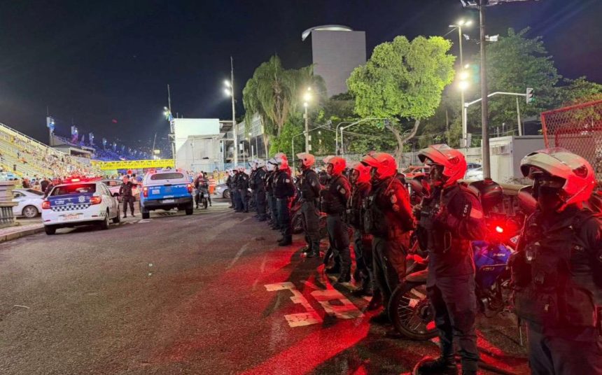 Polícia Militar evita roubos no entorno do Sambódromo