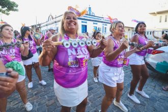 O bloco Não é Não abriu o carnaval em Saquarema, onde serão distribuídos, grátis, chips contraceptivos, preservativos e autotestes para HIV — Foto: Divulgação