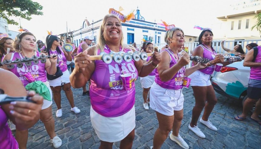 O bloco Não é Não abriu o carnaval em Saquarema, onde serão distribuídos, grátis, chips contraceptivos, preservativos e autotestes para HIV — Foto: Divulgação