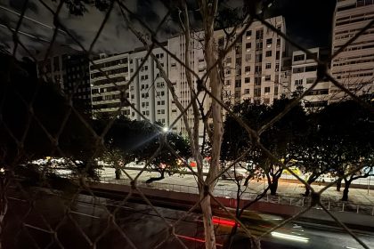 Apagão atinge ruas de Copacabana e do Leme; moradores estão há mais de 8 horas sem luz