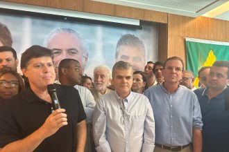 Baleia Rossi, Washington Reis e Eduardo Paes em evento.
