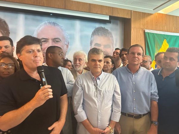 Jane Reis, advogada, evangélica e integrante da família de políticos mais influente de Caxias, será a vice de Eduardo Paes 48 Baleia Rossi, Washington Reis e Eduardo Paes em evento.
