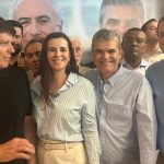 Jane Reis e Eduardo Paes posam juntos como pré-candidatos pela primeira vez.