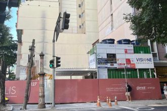 Novo prédio sendo construído em Copacabana; novas tendências do mercado imobiliário serão debatidas em encontro na sede da Fecomércio. — Foto: Tempo Real